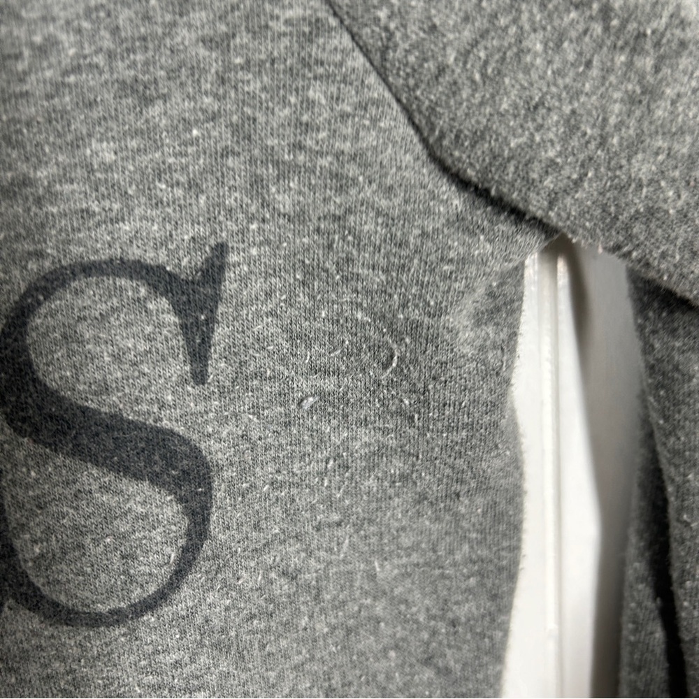 More Issues Than Vogue Graphic Long Sleeve Gray Sweatshirt Medium - Picture 6 of 6